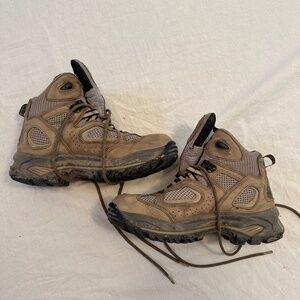 Vasque Women’s Hiking Lace Up Boots